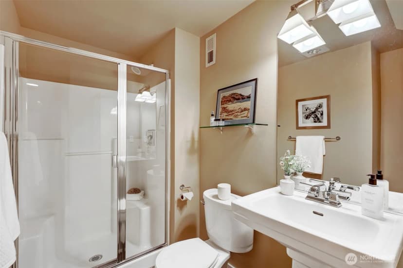 Property photo for 5807 B 55th Avenue Ne, Seattle photo 24