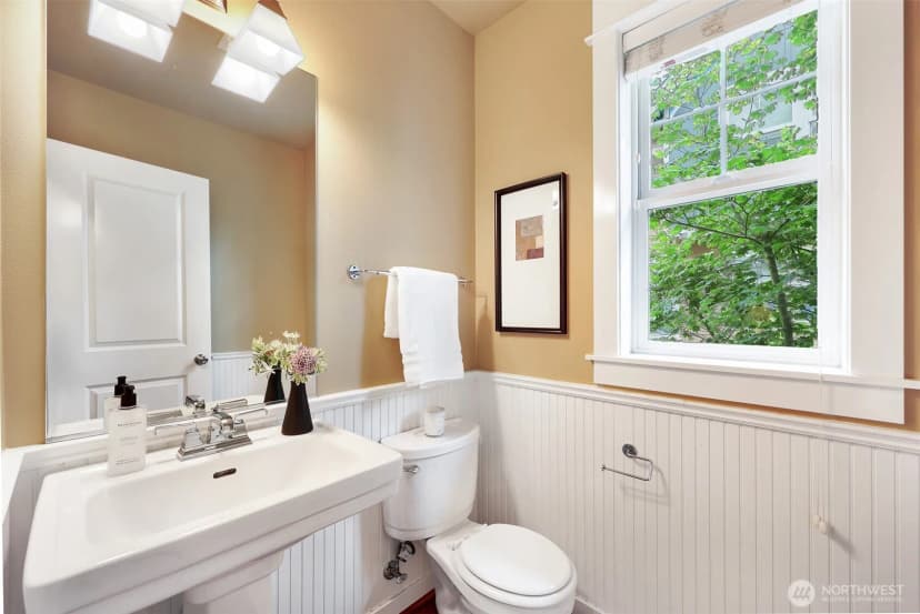 Property photo for 5807 B 55th Avenue Ne, Seattle photo 14