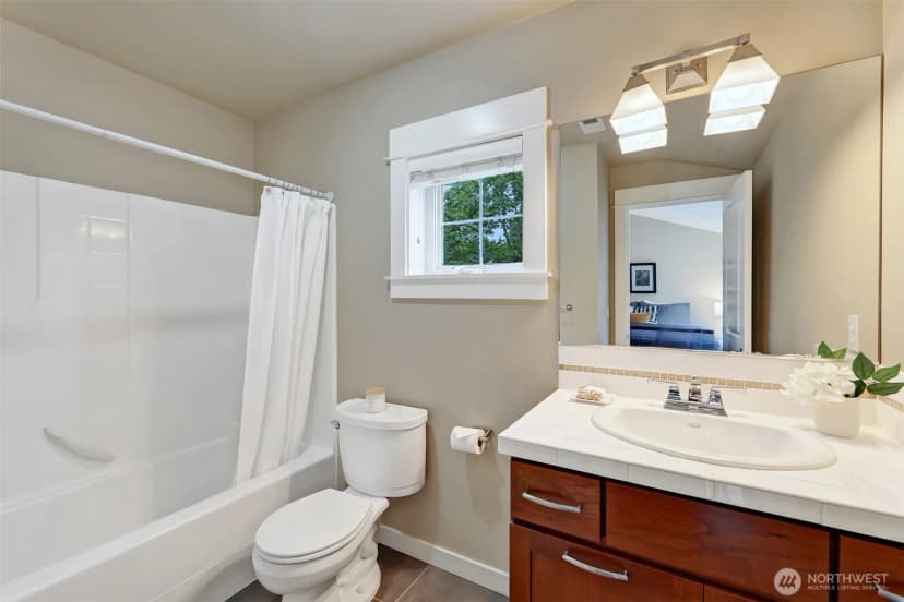Property photo for 5807 B 55th Avenue Ne, Seattle photo 22