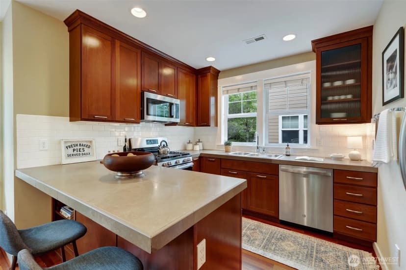 Property photo for 5807 B 55th Avenue Ne, Seattle photo 10