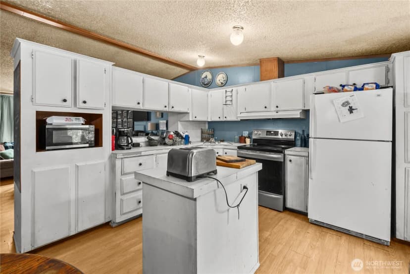 Property photo for 310 E Olde Lyme Rd, Shelton photo 8