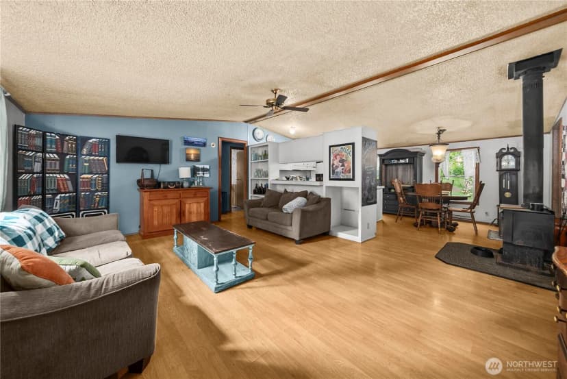 Property photo for 310 E Olde Lyme Rd, Shelton photo 5
