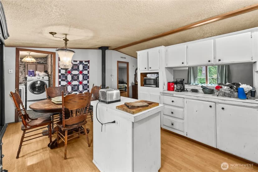 Property photo for 310 E Olde Lyme Rd, Shelton photo 10