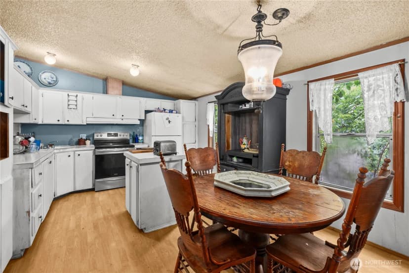 Property photo for 310 E Olde Lyme Rd, Shelton photo 11