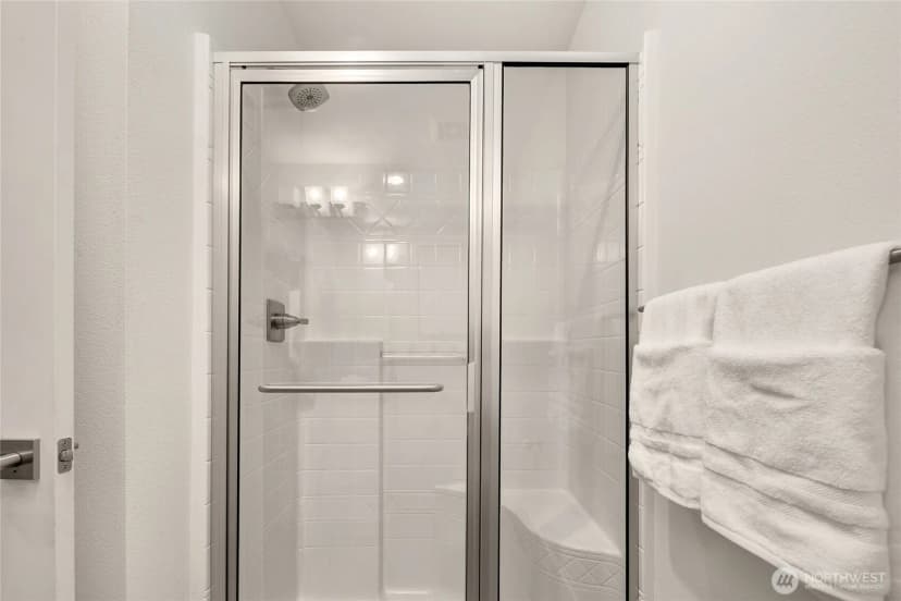 Property photo for 1412 157th Place Ne, Bellevue photo 28