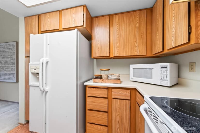 Property photo for 1266 Bellevue Way Ne #2, Bellevue photo 9