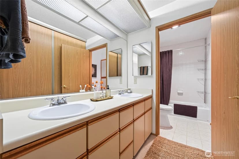 Property photo for 1266 Bellevue Way Ne #2, Bellevue photo 16