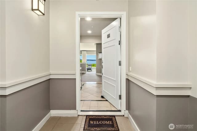 Property photo for 5404 Lake Washington Boulevard Ne #b, Kirkland photo 4