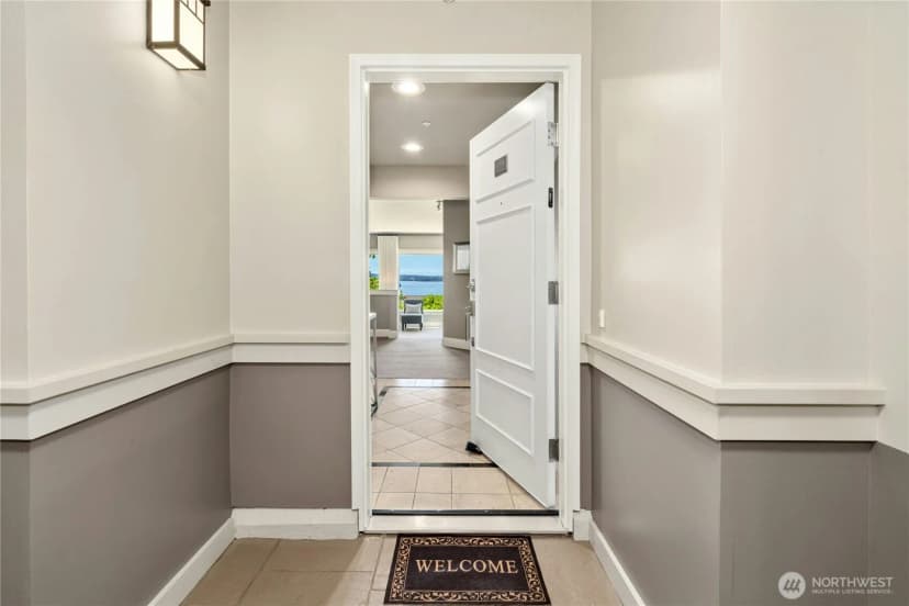 Property photo for 5404 Lake Washington Boulevard Ne #b, Kirkland photo 4