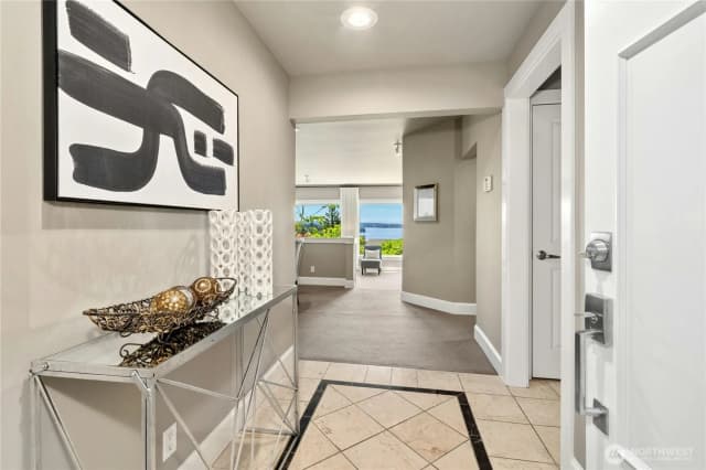 Property photo for 5404 Lake Washington Boulevard Ne #b, Kirkland photo 5