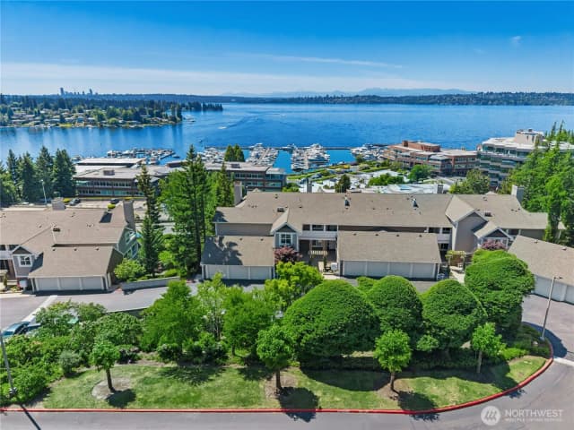 Property photo for 5404 Lake Washington Boulevard Ne #b, Kirkland photo 2