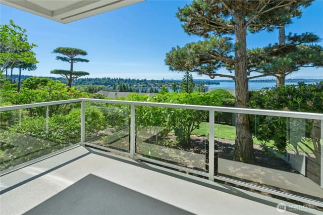 Property photo for 5404 Lake Washington Boulevard Ne #b, Kirkland
