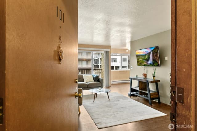 Property photo for 2031 Nw 59th Street #101, Seattle photo 4