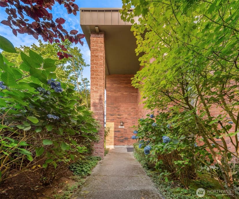 Property photo for 3400 25th Avenue W #201, Seattle photo 17