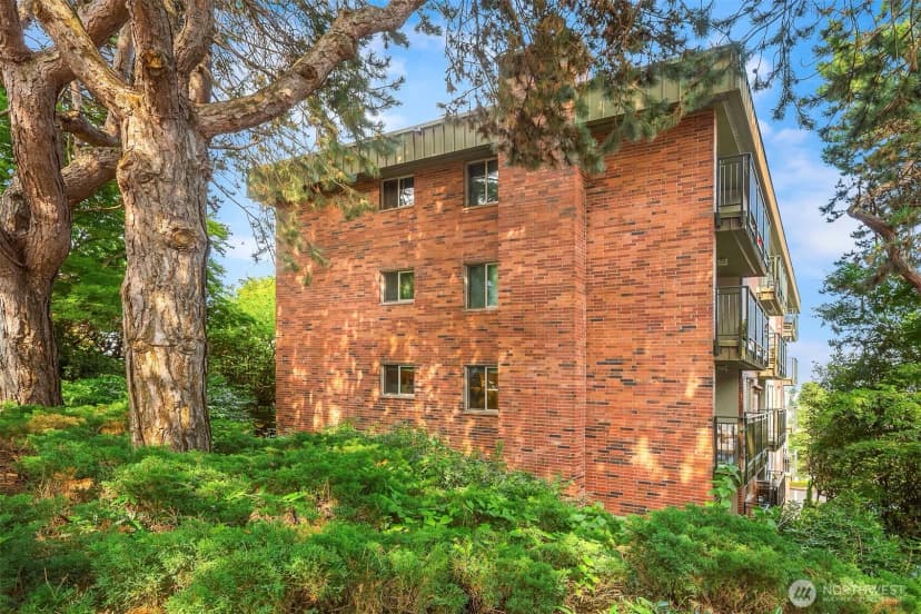 Property photo for 3400 25th Avenue W #201, Seattle photo 18