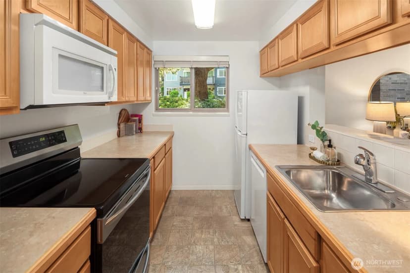 Property photo for 3400 25th Avenue W #201, Seattle photo 11