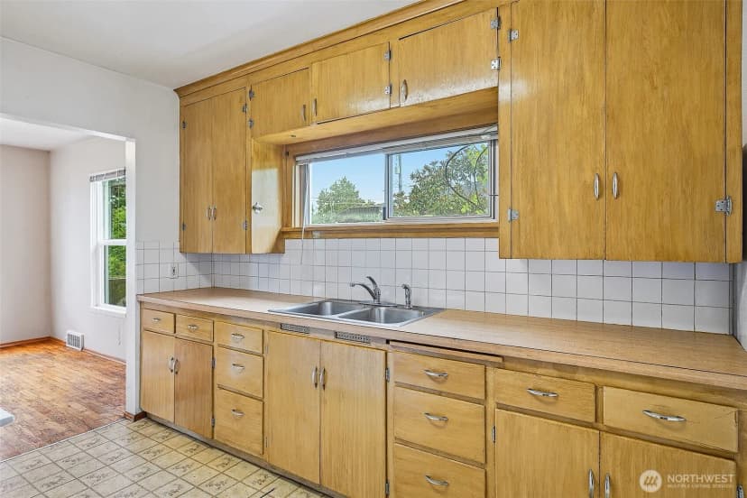 Property photo for 9002 2nd Avenue Ne, Seattle photo 14