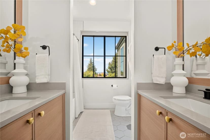 Property photo for 4021 & 4023 W Raye Street, Seattle photo 25