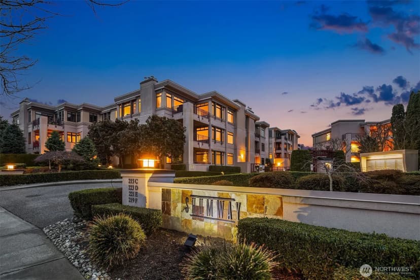 Property photo for 530 Lake Street S #h202, Kirkland