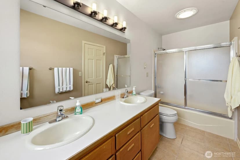 Property photo for 19004 64th Avenue Ne, Kenmore photo 27
