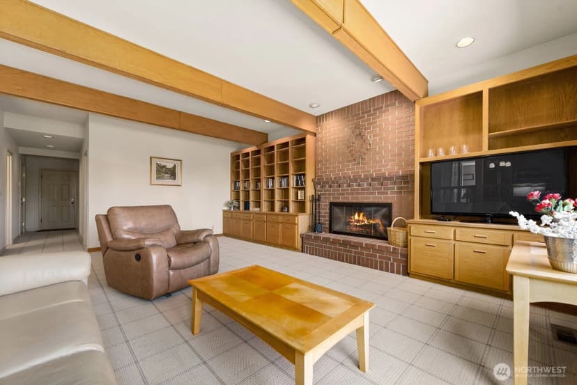 Property photo for 19004 64th Avenue Ne, Kenmore photo 9