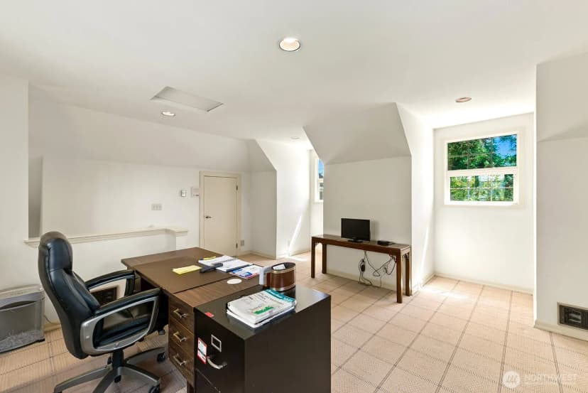 Property photo for 19004 64th Avenue Ne, Kenmore photo 32