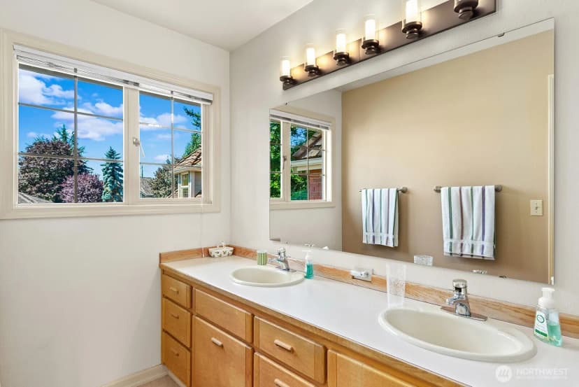 Property photo for 19004 64th Avenue Ne, Kenmore photo 26