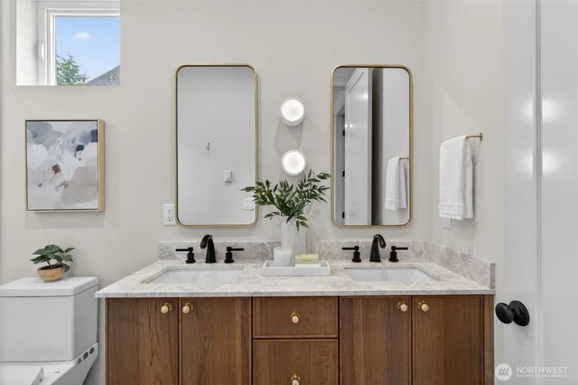 Property photo for 11737 40th Avenue Ne #b, Seattle photo 10