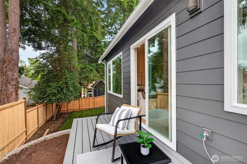 Property photo for 11737 40th Avenue Ne #b, Seattle photo 20