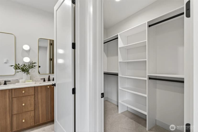 Property photo for 11737 40th Avenue Ne #b, Seattle photo 11