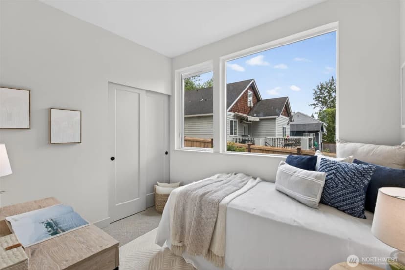 Property photo for 11737 40th Avenue Ne #b, Seattle photo 24
