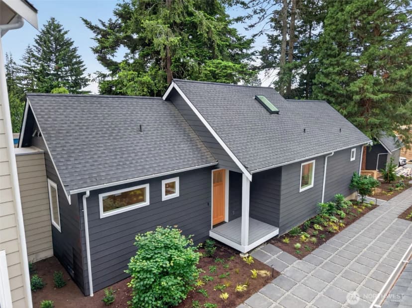 Property photo for 11737 40th Avenue Ne #b, Seattle photo 27