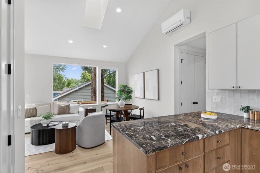 Property photo for 11737 40th Avenue Ne #b, Seattle photo 18
