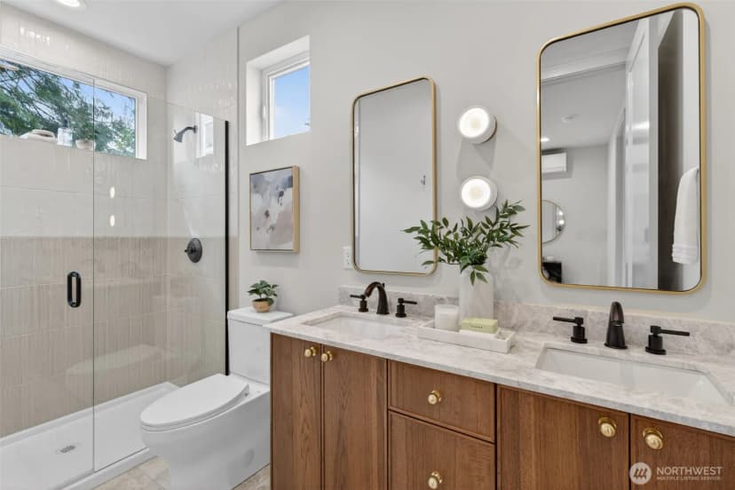 Property photo for 11737 40th Avenue Ne #b, Seattle photo 8