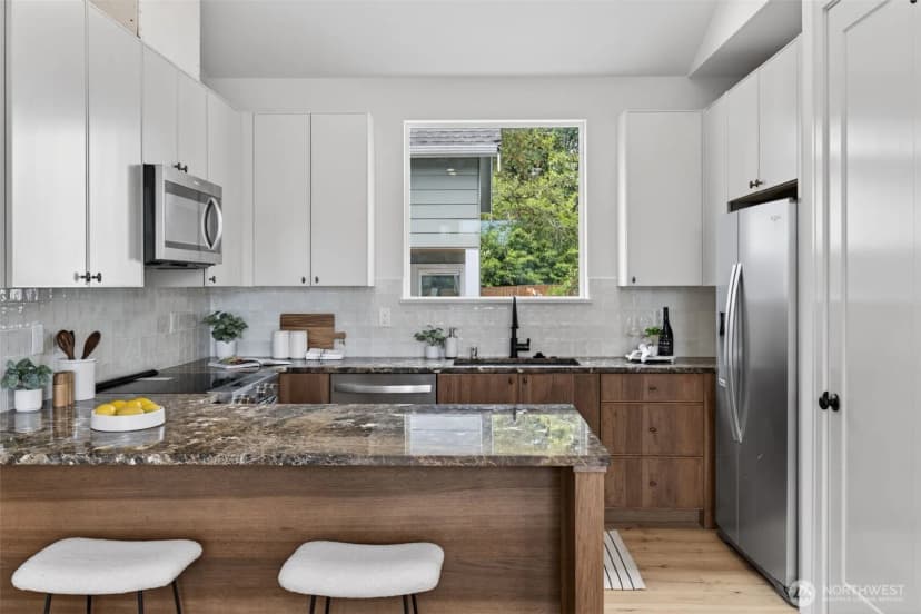 Property photo for 11737 40th Avenue Ne #b, Seattle photo 16