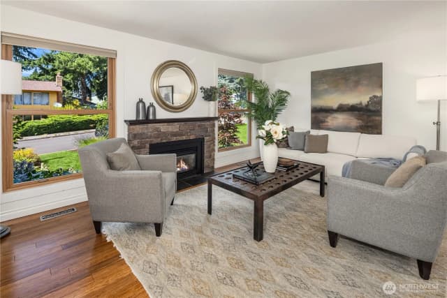 Property photo for 11119 Ne 142nd Street, Kirkland photo 3