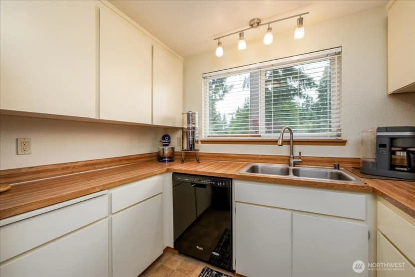 Property photo for 5027 126th Street Se, Everett photo 15