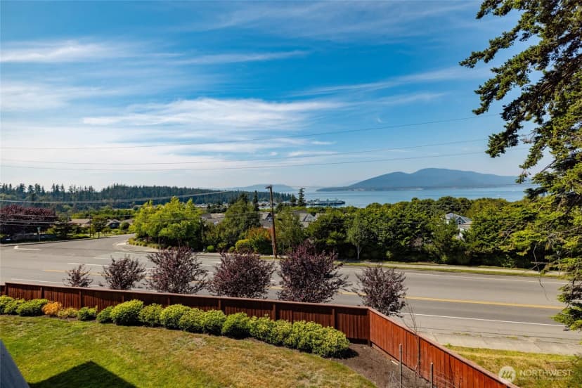 Property photo for 1505 Harbor View Court, Anacortes photo 7