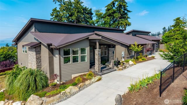 Property photo for 1505 Harbor View Court, Anacortes photo 4