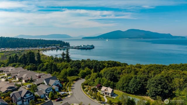 Property photo for 1505 Harbor View Court, Anacortes photo 3