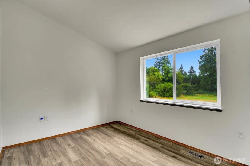 Property photo for 626 212th Street Nw, Arlington photo 33