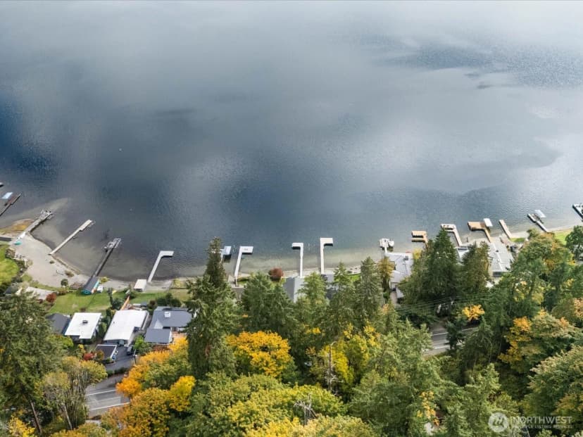 Property photo for 445 W Lake Sammamish Parkway Se, Bellevue