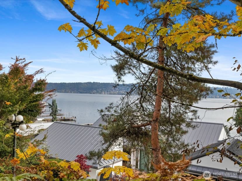 Property photo for 445 W Lake Sammamish Parkway Se, Bellevue photo 3