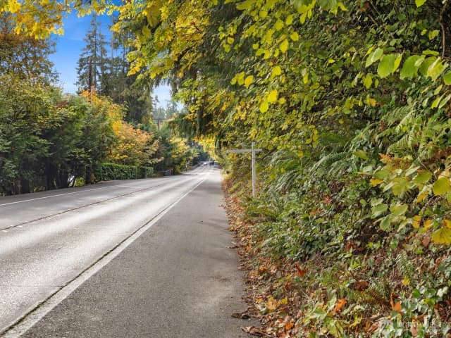 Property photo for 445 W Lake Sammamish Parkway Se, Bellevue photo 5