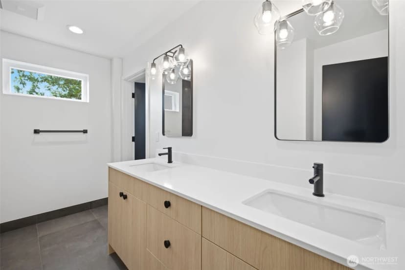 Property photo for 4521 35th Avenue S, Seattle photo 16