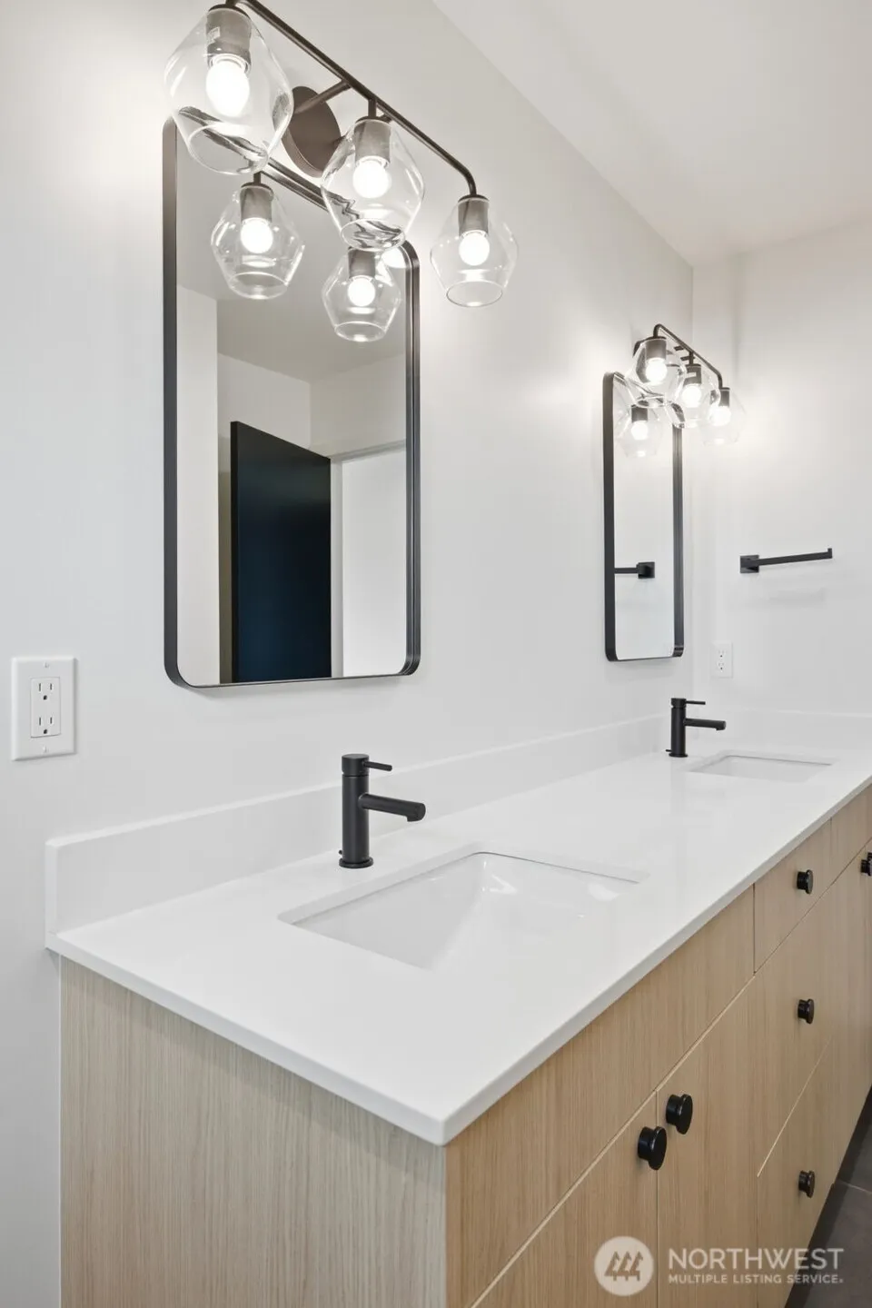 Property photo for 4521 35th Avenue S, Seattle photo 18
