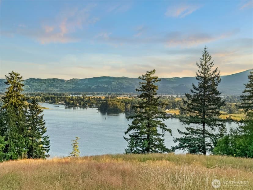 Property photo for 26 Riverview East Road, Cathlamet