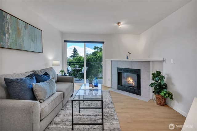 Property photo for 2512 E Madison Street #303, Seattle photo 2