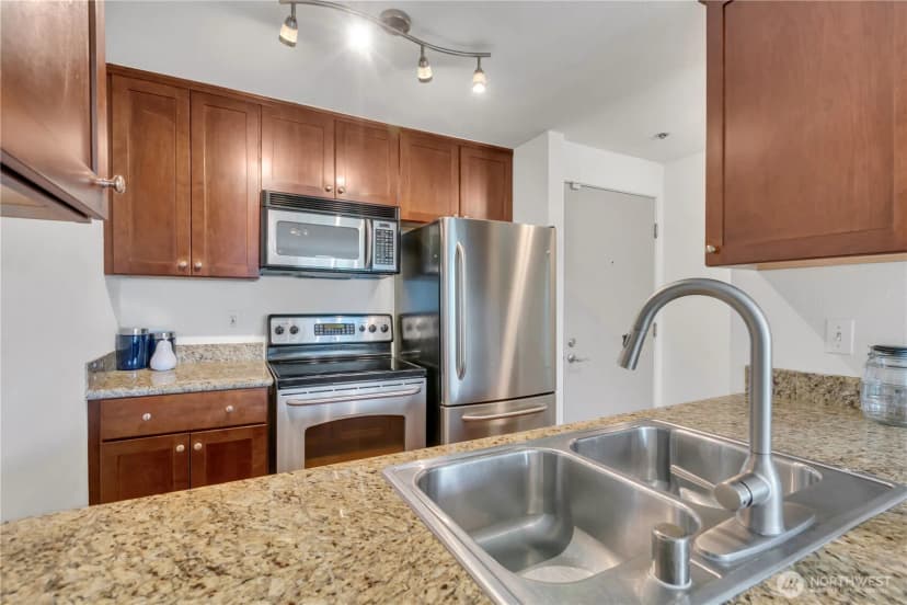 Property photo for 2512 E Madison Street #303, Seattle photo 9