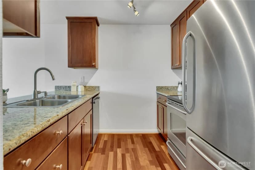 Property photo for 2512 E Madison Street #303, Seattle photo 7